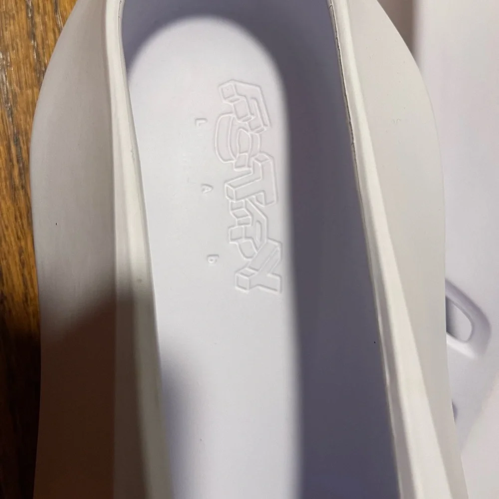 FCTRY LAb's Knight RNR v1 sneakers - Picture 9 of 9